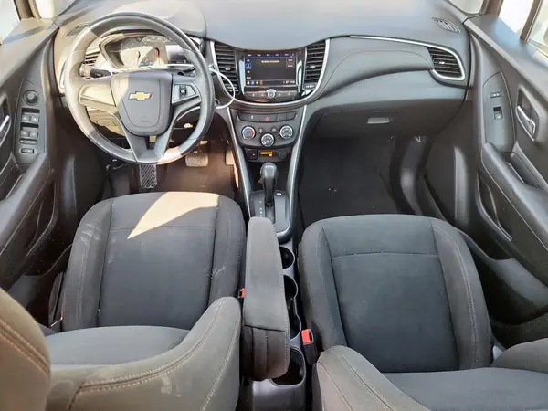 KL7CJNSB1JB575779 2018 CHEVROLET TRAX - Image 8
