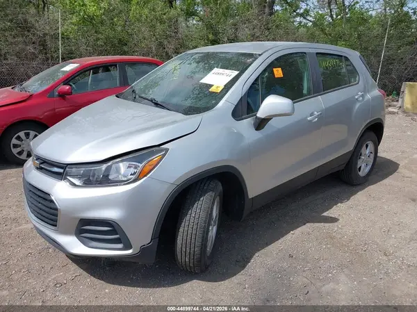 KL7CJNSB1JB596096 2018 CHEVROLET TRAX - Image 2