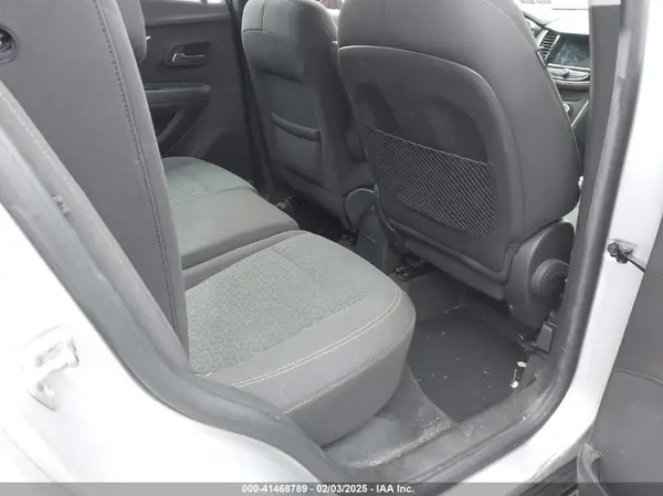 KL7CJNSB1JB609817 2018 CHEVROLET TRAX - Image 8