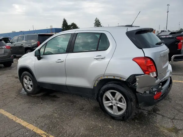 KL7CJNSB1JB708573 2018 CHEVROLET TRAX - Image 2