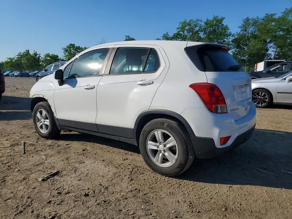 KL7CJNSB1JB721095 2018 CHEVROLET TRAX - Image 2