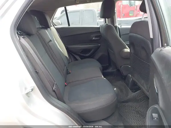 KL7CJNSB1JB722926 2018 CHEVROLET TRAX - Image 8