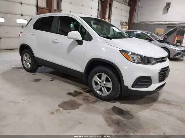 KL7CJNSB1JB732887 2018 CHEVROLET TRAX - Image 1
