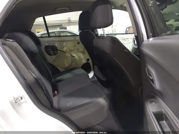 KL7CJNSB1JB732887 2018 CHEVROLET TRAX - Image 8