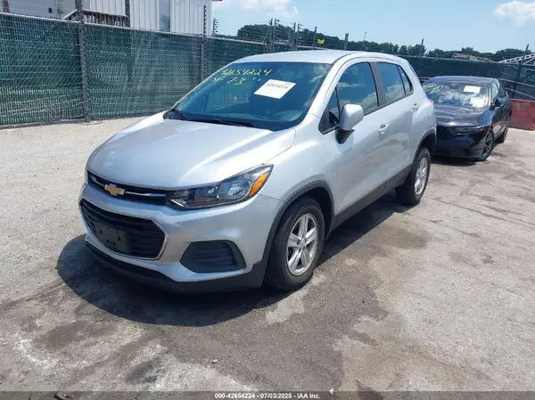 KL7CJNSB1JB733988 2018 CHEVROLET TRAX - Image 2