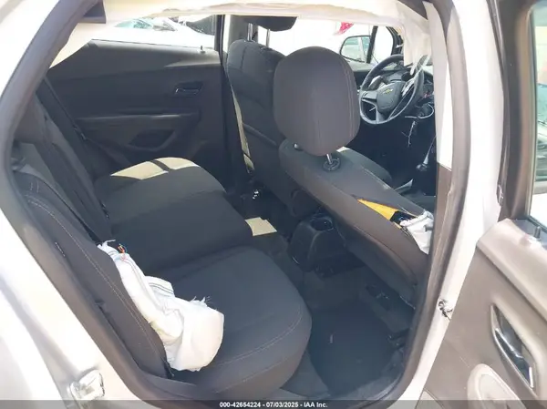 KL7CJNSB1JB733988 2018 CHEVROLET TRAX - Image 8