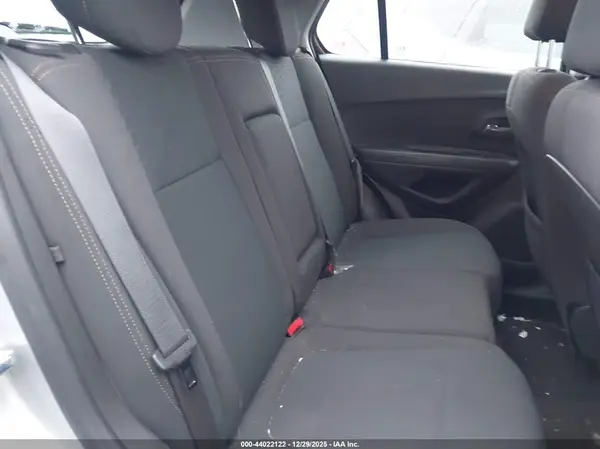 KL7CJNSB1JB734686 2018 CHEVROLET TRAX - Image 8
