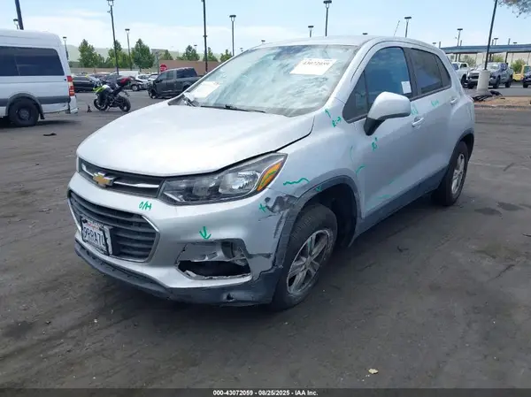 KL7CJNSB1LB035383 2020 CHEVROLET TRAX - Image 2