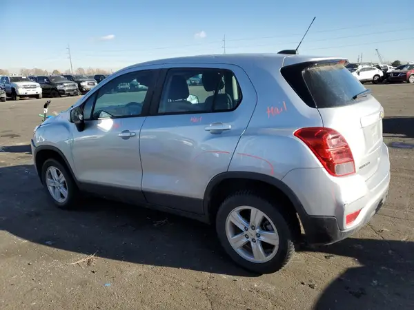 KL7CJNSB1LB312727 2020 CHEVROLET TRAX - Image 2