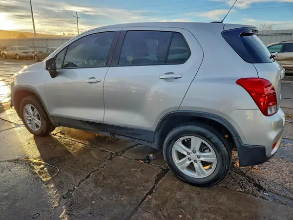KL7CJNSB1LB322061 2020 CHEVROLET TRAX - Image 2