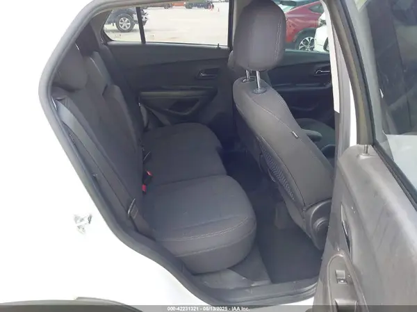 KL7CJNSB1MB301244 2021 CHEVROLET TRAX - Image 8