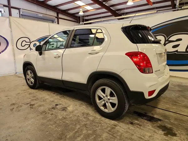 KL7CJNSB1MB320392 2021 CHEVROLET TRAX - Image 2