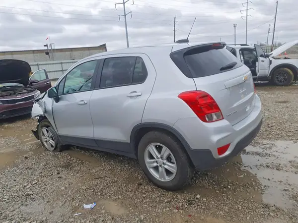 KL7CJNSB1MB335202 2021 CHEVROLET TRAX - Image 2
