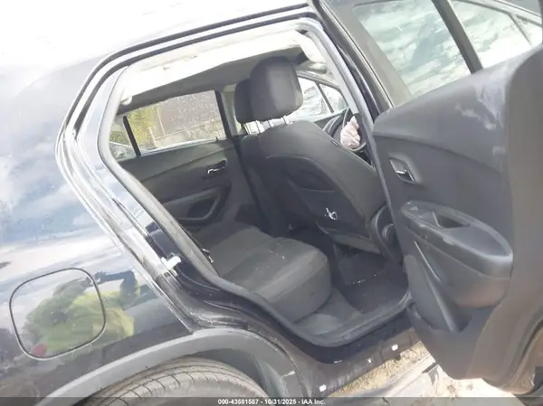 KL7CJNSB1MB356261 2021 CHEVROLET TRAX - Image 8