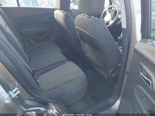 KL7CJNSB1MB358513 2021 CHEVROLET TRAX - Image 8