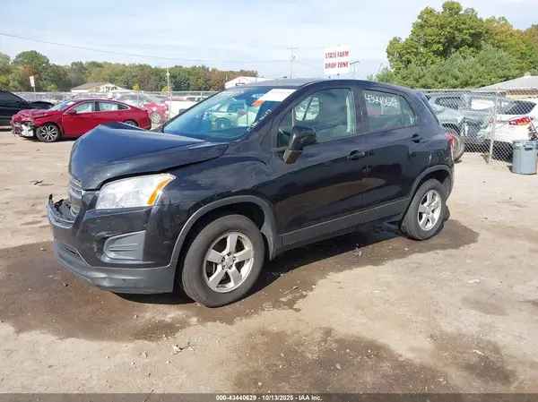 KL7CJNSB2GB558773 2016 CHEVROLET TRAX - Image 2