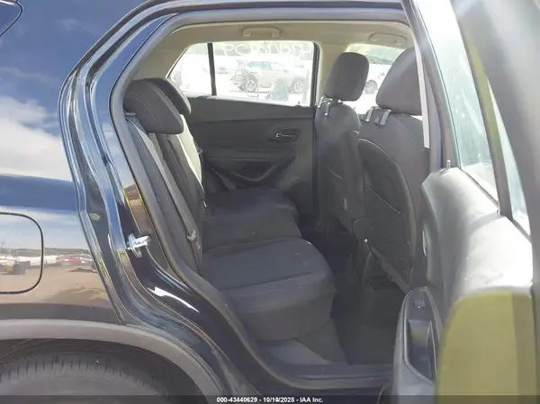 KL7CJNSB2GB558773 2016 CHEVROLET TRAX - Image 8