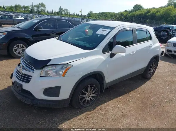 KL7CJNSB2GB559633 2016 CHEVROLET TRAX - Image 2