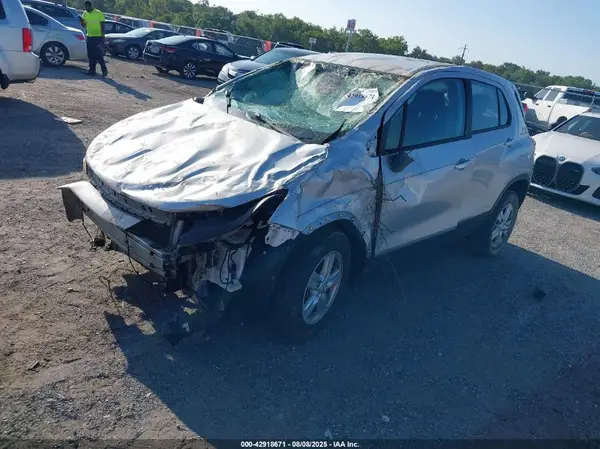 KL7CJNSB2HB261701 2017 CHEVROLET TRAX - Image 2