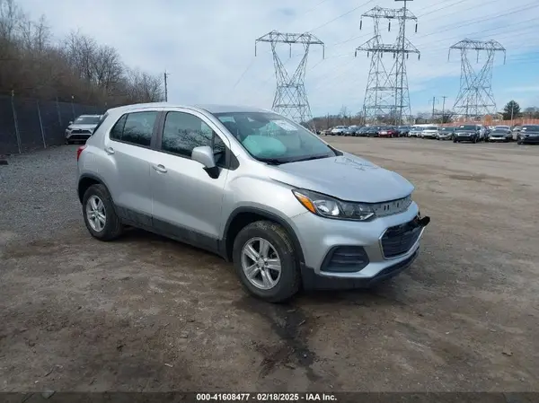KL7CJNSB2JB530348 2018 CHEVROLET TRAX - Image 1