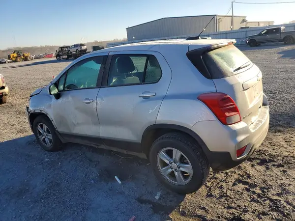 KL7CJNSB2JB548252 2018 CHEVROLET TRAX - Image 2