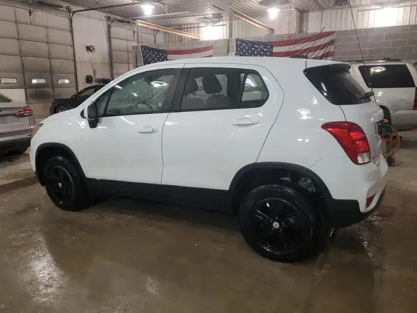 KL7CJNSB2JB575645 2018 CHEVROLET TRAX - Image 2