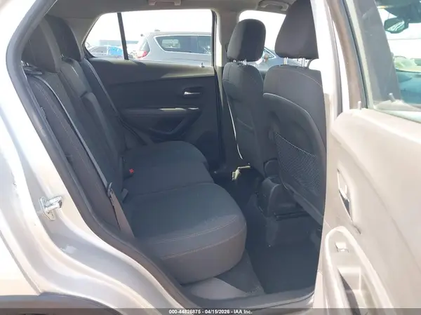 KL7CJNSB2JB596785 2018 CHEVROLET TRAX - Image 8
