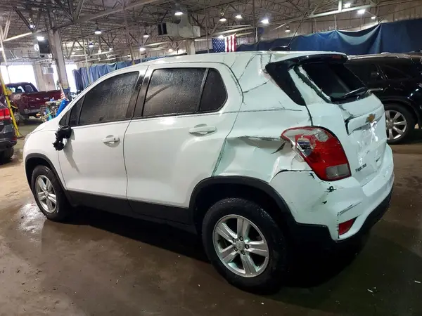 KL7CJNSB2JB598813 2018 CHEVROLET TRAX - Image 2