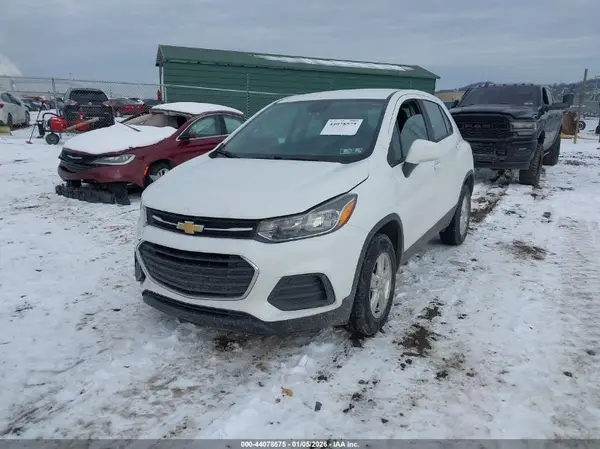 KL7CJNSB2JB599833 2018 CHEVROLET TRAX - Image 2