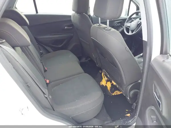 KL7CJNSB2JB599833 2018 CHEVROLET TRAX - Image 8
