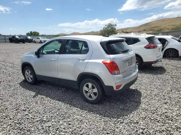 KL7CJNSB2JB606795 2018 CHEVROLET TRAX - Image 2
