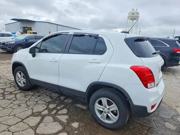 KL7CJNSB2JB609521 2018 CHEVROLET TRAX - Image 2