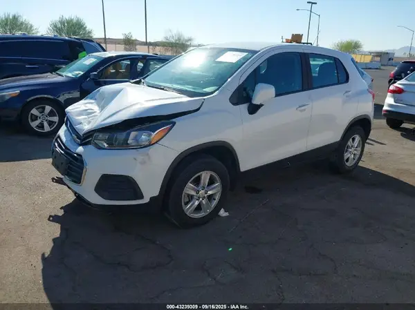 KL7CJNSB2JB610636 2018 CHEVROLET TRAX - Image 2