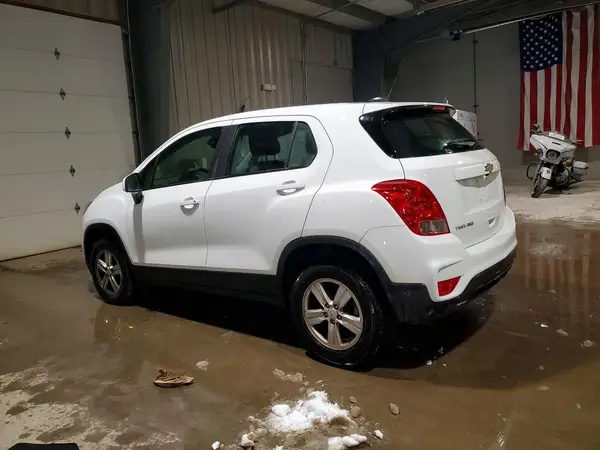 KL7CJNSB2JB624973 2018 CHEVROLET TRAX - Image 2