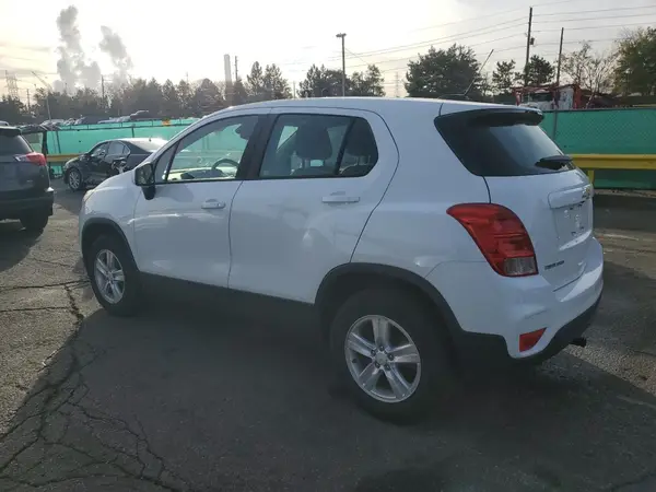 KL7CJNSB2JB627307 2018 CHEVROLET TRAX - Image 2