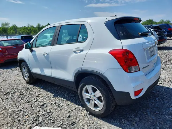 KL7CJNSB2JB695039 2018 CHEVROLET TRAX - Image 2