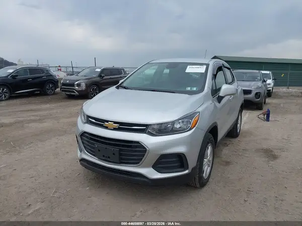 KL7CJNSB2JB706203 2018 CHEVROLET TRAX - Image 2