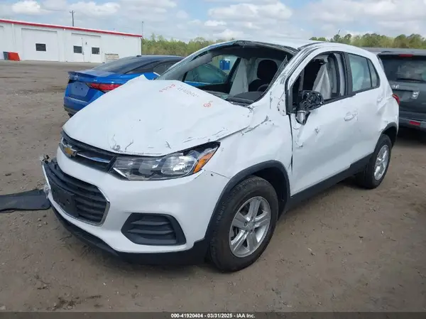 KL7CJNSB2LB065279 2020 CHEVROLET TRAX - Image 2