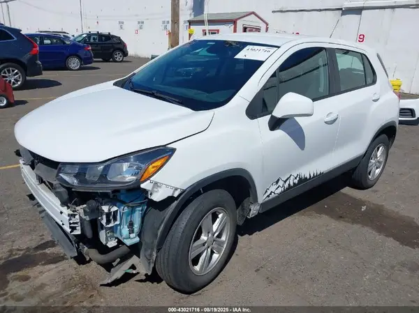KL7CJNSB2LB073897 2020 CHEVROLET TRAX - Image 2
