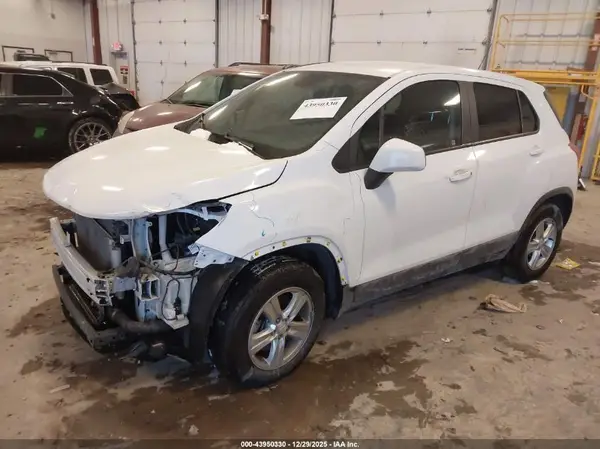 KL7CJNSB2LB085760 2020 CHEVROLET TRAX - Image 2