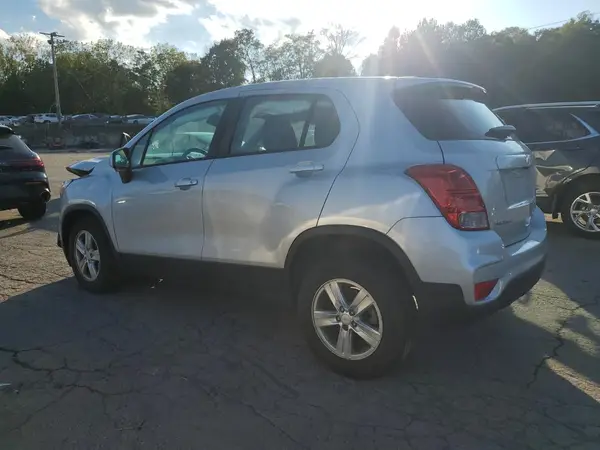 KL7CJNSB2LB310310 2020 CHEVROLET TRAX - Image 2