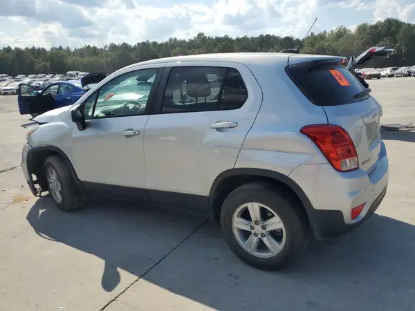 KL7CJNSB2LB319895 2020 CHEVROLET TRAX - Image 2