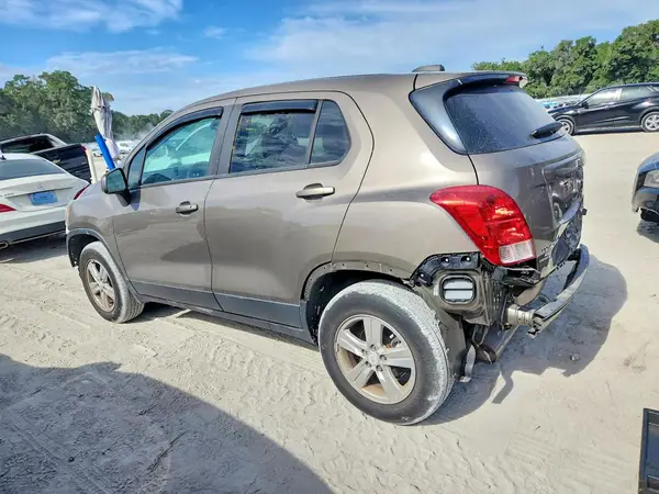 KL7CJNSB2MB353546 2021 CHEVROLET TRAX - Image 2