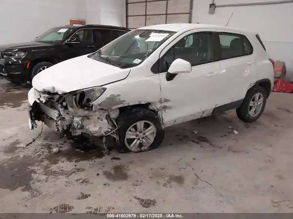 KL7CJNSB3HB127456 2017 CHEVROLET TRAX - Image 2