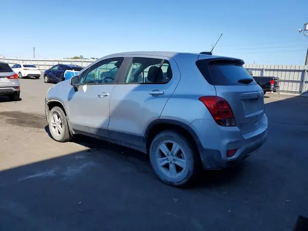 KL7CJNSB3JB510884 2018 CHEVROLET TRAX - Image 2