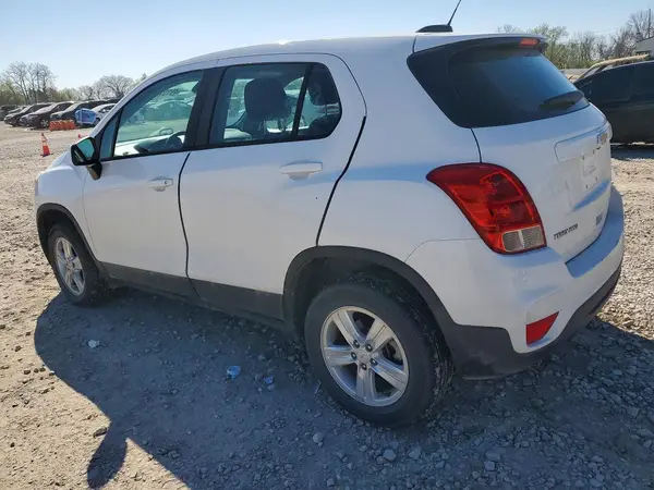 KL7CJNSB3JB549233 2018 CHEVROLET TRAX - Image 2