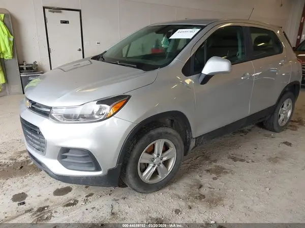 KL7CJNSB3JB558384 2018 CHEVROLET TRAX - Image 2