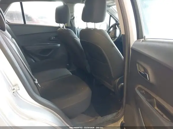 KL7CJNSB3JB558384 2018 CHEVROLET TRAX - Image 8