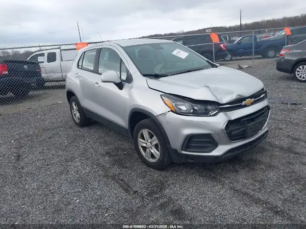 KL7CJNSB3JB568140 2018 CHEVROLET TRAX - Image 1