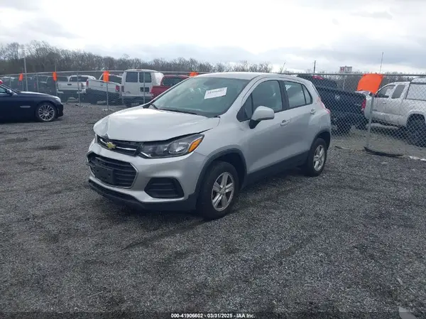 KL7CJNSB3JB568140 2018 CHEVROLET TRAX - Image 2